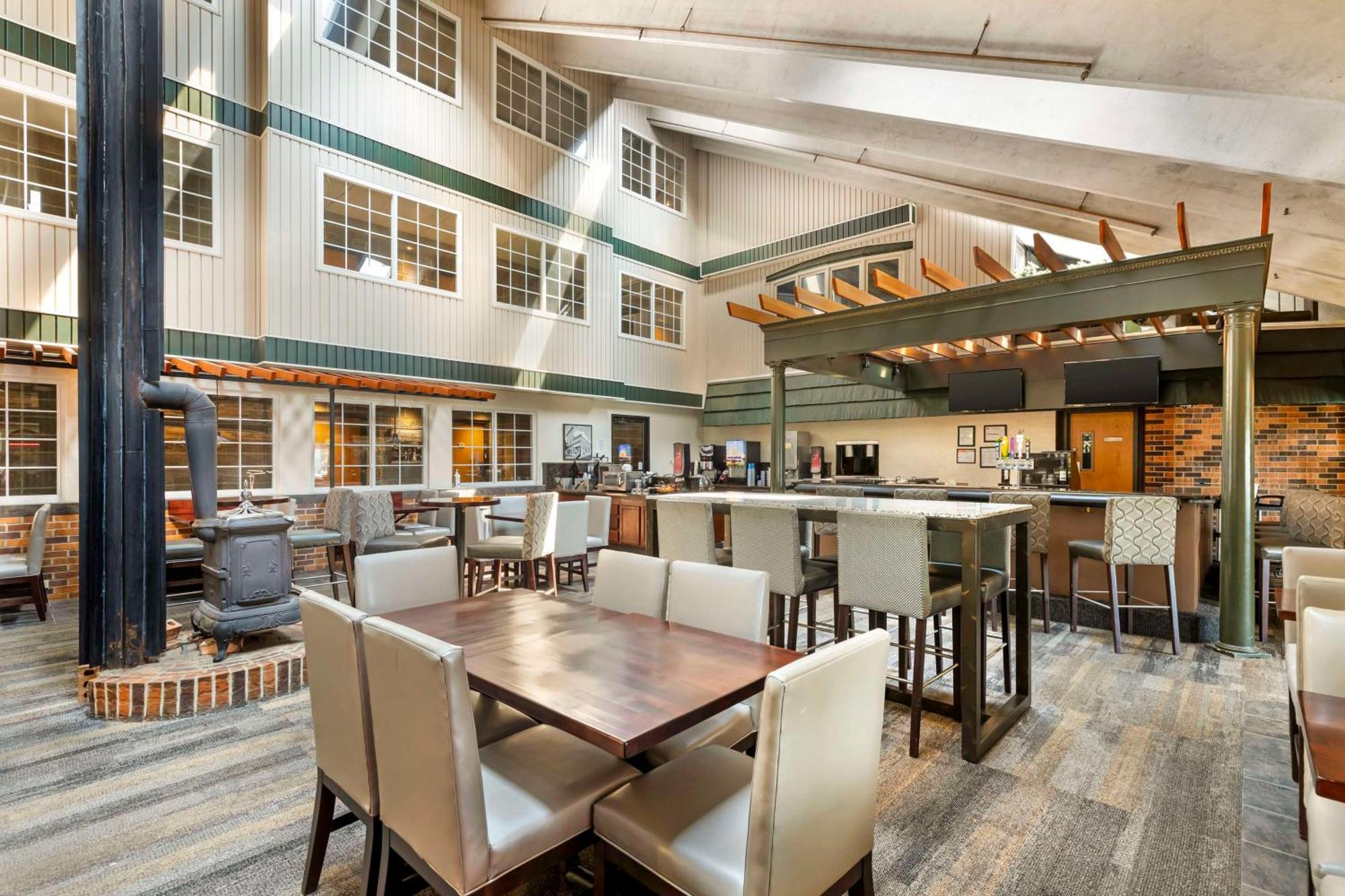 Best Western Plus Longbranch Hotel & Convention Center Cedar Rapids Εξωτερικό φωτογραφία
