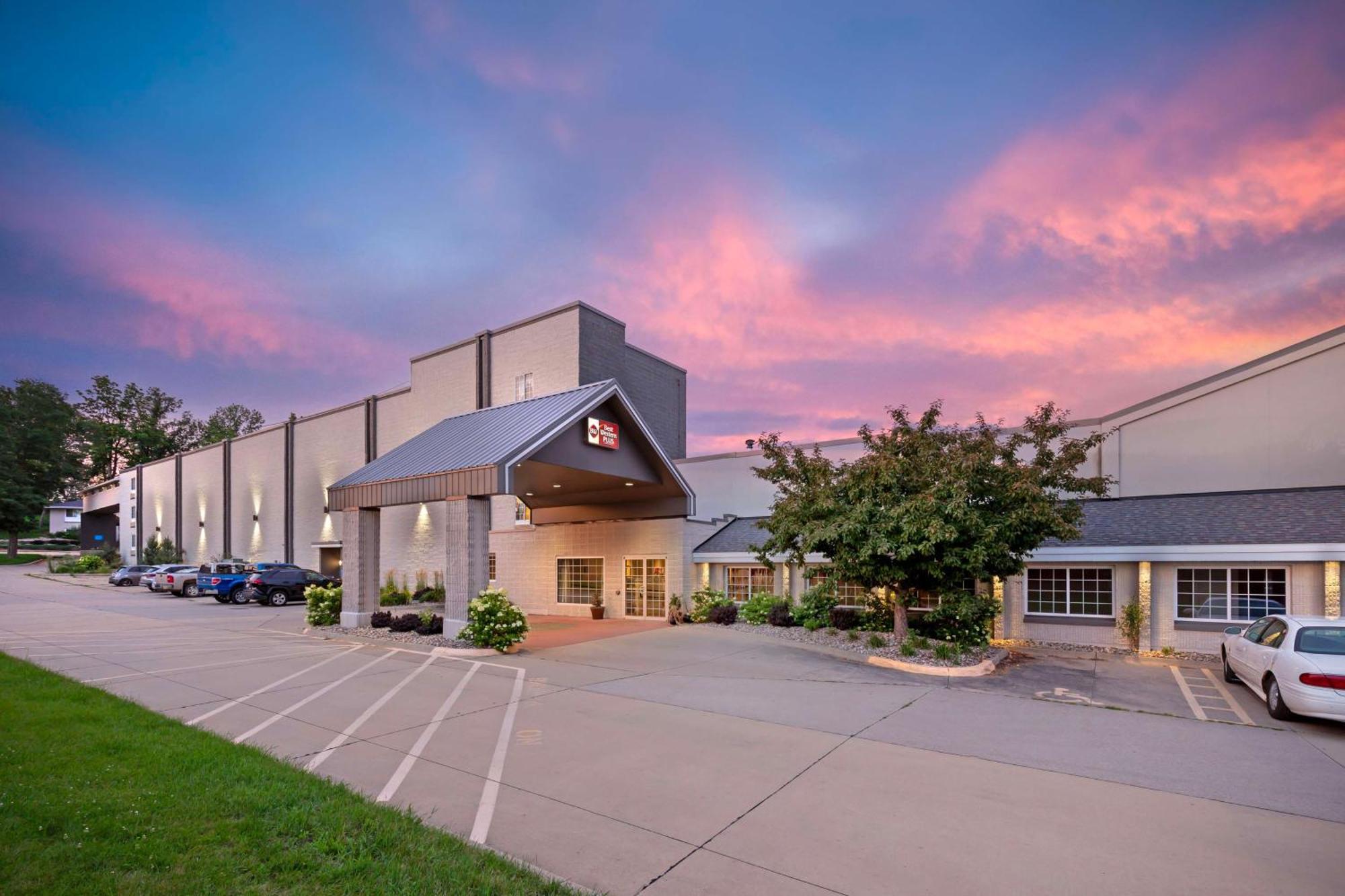 Best Western Plus Longbranch Hotel & Convention Center Cedar Rapids Εξωτερικό φωτογραφία